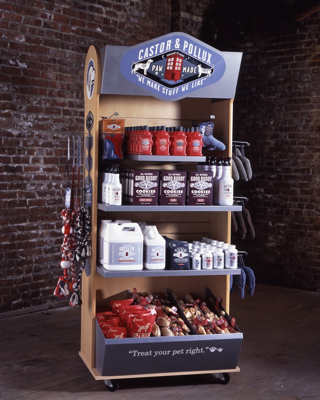 Castor & Pollux pet products point of sale display design